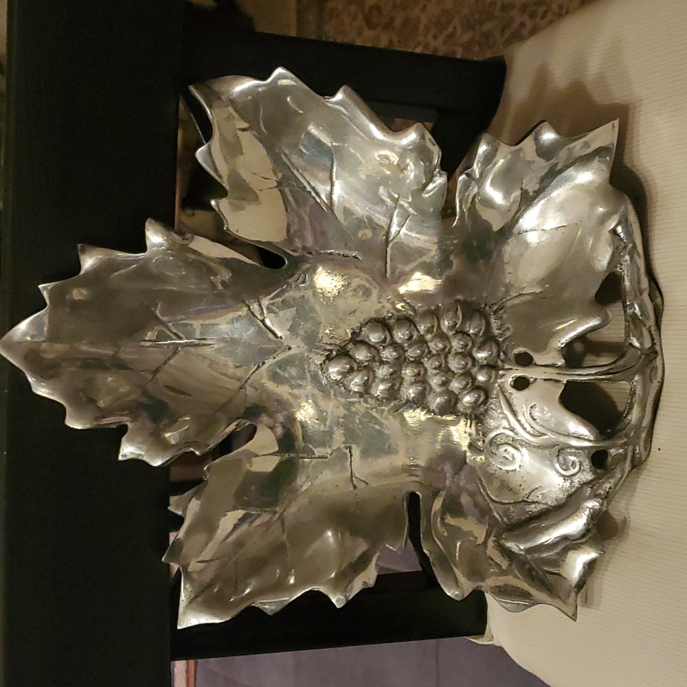 Arte Giancarlo Honduras Leaf Grape Design Metal Bowl Vintage Handcrafted